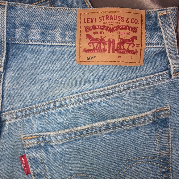 Levi’s 501 High Rise Lightwash Denim Shorts - Picture 5 of 5